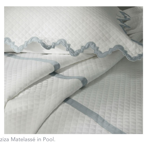 Matouk Aziza Full/Queen Coverlet in White/ Pool $774 New! - Picture 3 of 5